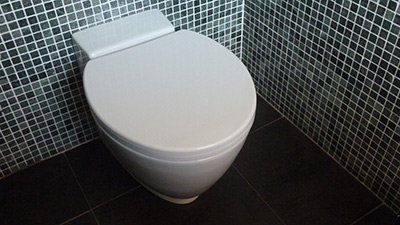 How to prevent and remove limescale in a toilet